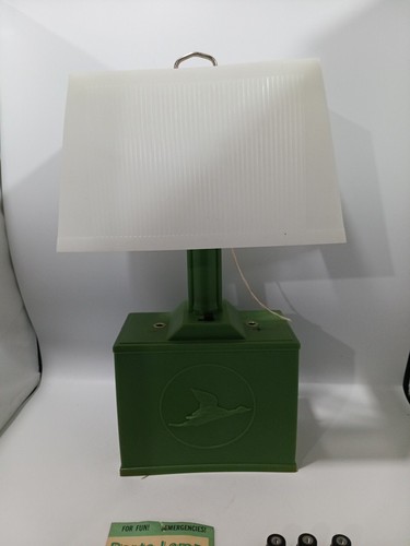 Vintage Ray-O-Vac Portable Camping Light Lamp Lantern Green Goose White Shade - Picture 2 of 10
