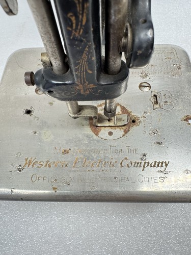 Rara antica macchina da cucire Western Electric Co. Wilcox & Gibbs - Foto 16 di 19