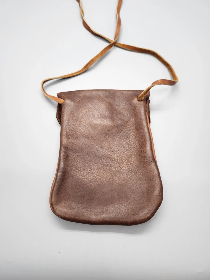 Bolso Bandolera de Cuero Marrón Hecho a Mano - Estilo Boho Rústico con Madera Rosa... Foto 2 de 4