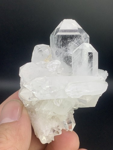 450 Carats Clear Quartz Cluster Specimen. - Picture 10 of 10