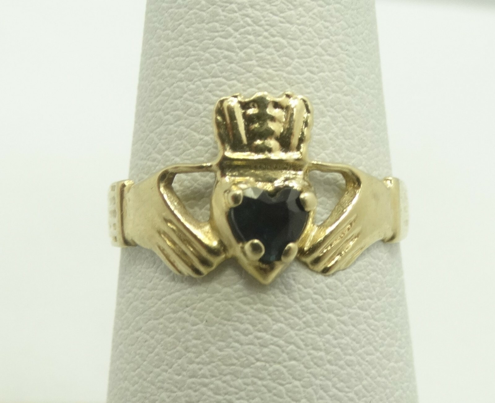 Gorgeous 14K Yellow gold 4mm Sapphire Heart Claddagh Ring Size 6 1.8grams D7582 Gorgeous 14K Yellow gold 4mm Sapphire Heart Claddagh Ring Size 6 1.8grams D7582