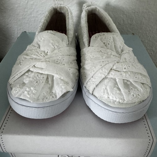 Koala Kids White Eyelet Lace Slip On Sneaker Shoes-New In box-Toddler Girls Sz 8 - Picture 1 of 7