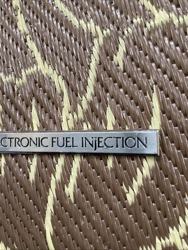 Placa de identificación con emblema de inyección de combustible electrónico Ford E35B-16C144-AB OEM - Imagen 2 de 4