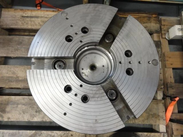 Mandril de tres mordazas Okuma 24" - Retirado del torno LH55-N Foto 3 de 4
