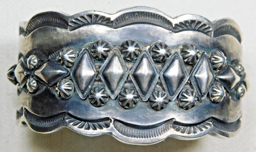 PULSERA NAVAJO RICHARD C. JIM ESTERLINA Estampada HECHA A MANO De Colección Pesada Estate - Imagen 1 de 8