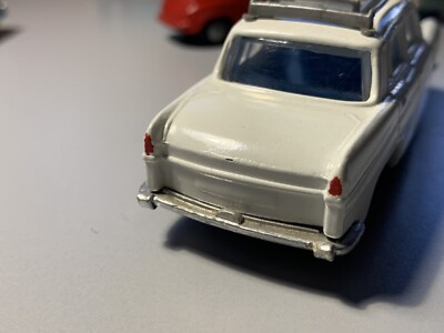 VINTAGE TRIANG SPOT ON AUSTIN A60 CAMBRIDGE 1/42 CAR MODEL