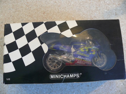 1:12 Minichamps Factory Team Movistar Suzuki RGV500 - Kenny Roberts MotoGP 2001 - Picture 2 of 4