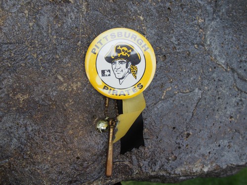 Vintage 1967-1986 Pittsburgh Pirates USA Large MLB Baseball Pin Pinback Button  - Picture 1 of 5