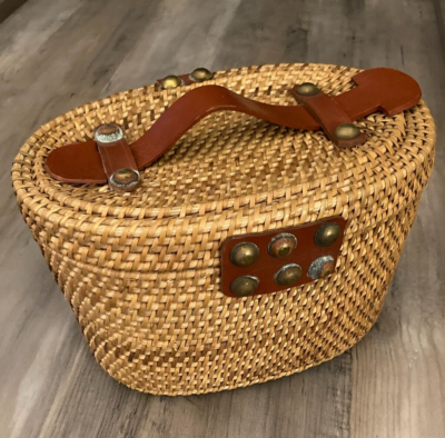 Vintage Wicker Basket Handbag Purse w/t Leather Handle Metal Clasp