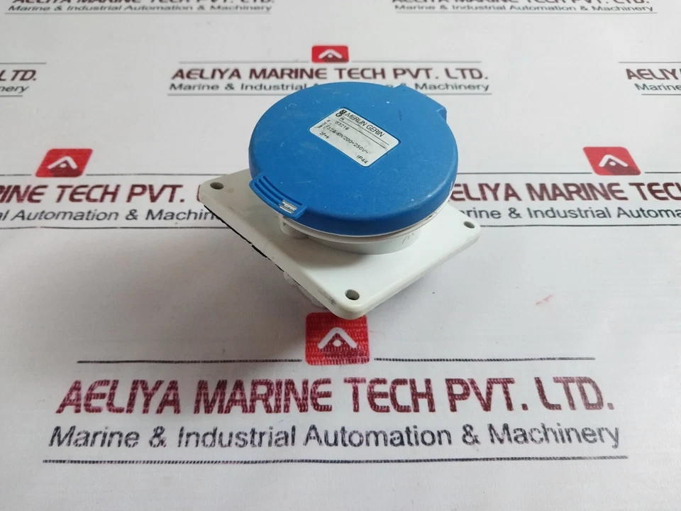 Merlin Gerin 32a-6h/200 Plug 250v - Image 3 of 4