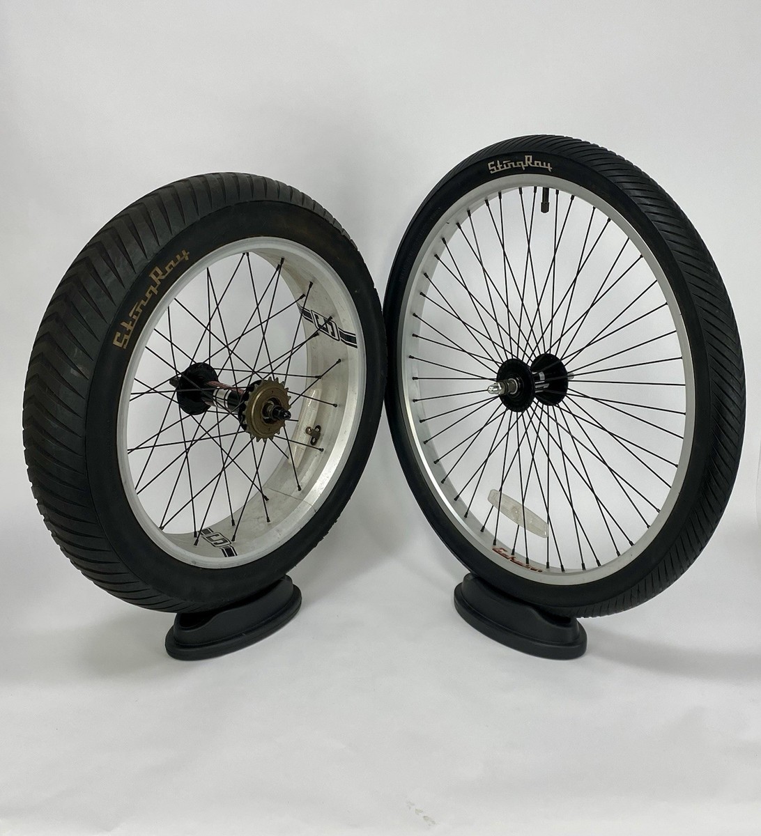 激レア Schwinn Sting-Ray wheel tire 20