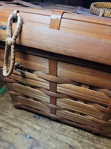 Vintage Woven Wicker Basket With Lid Made In Japan - Picture 2 of 16