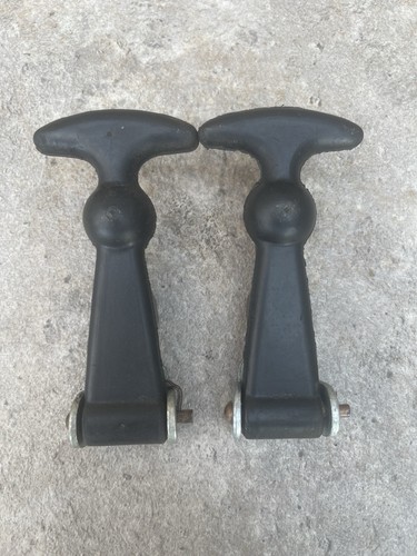 2 Haubenhalter aus Gummi Motorhaubenhalter für Trecker, Baumaschinen - Bild 2 von 3