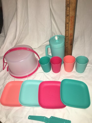 TUPPERWARE *NEW* Kids Cake Party Set-Pitcher 4 Cups Plates Cake Taker Coral Teal - Picture 8 of 10