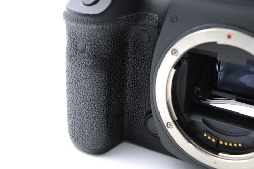 Near Mint Canon EOS 5D Mark IV 30.4MP DSLR Camera Body w/ Charger From Japan - Picture 18 of 23