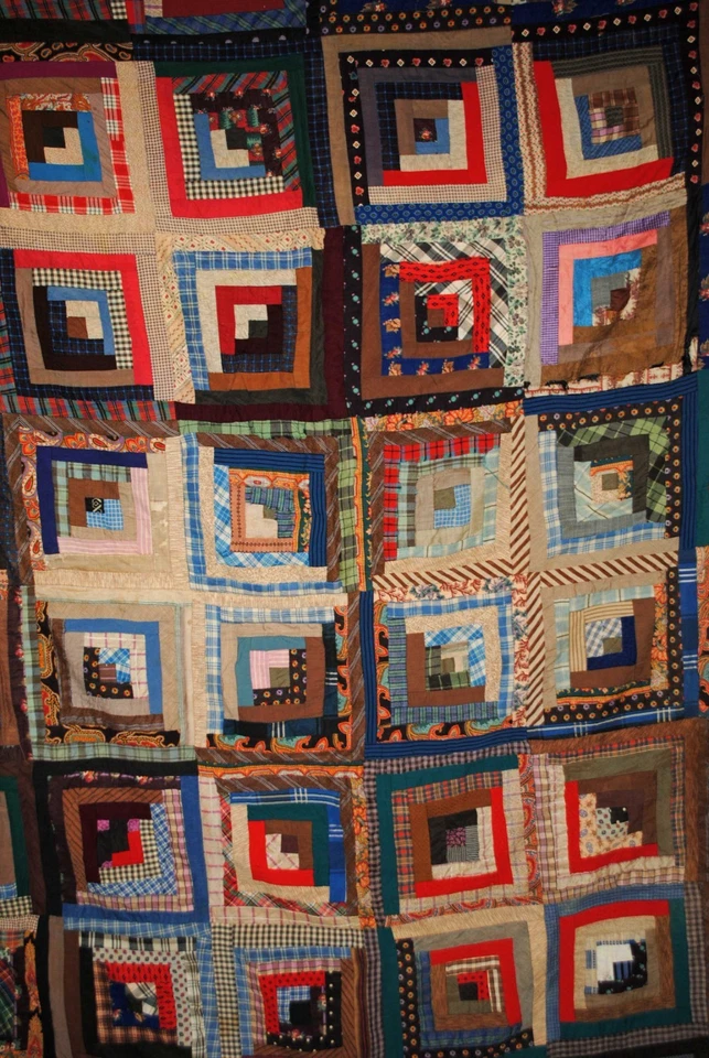 ANTIQUE AMERICAN LOG CABIN PATCHWORK LIGHT AND DARK QUILT, 1870S HAND STITCHED - Image 2 of 4