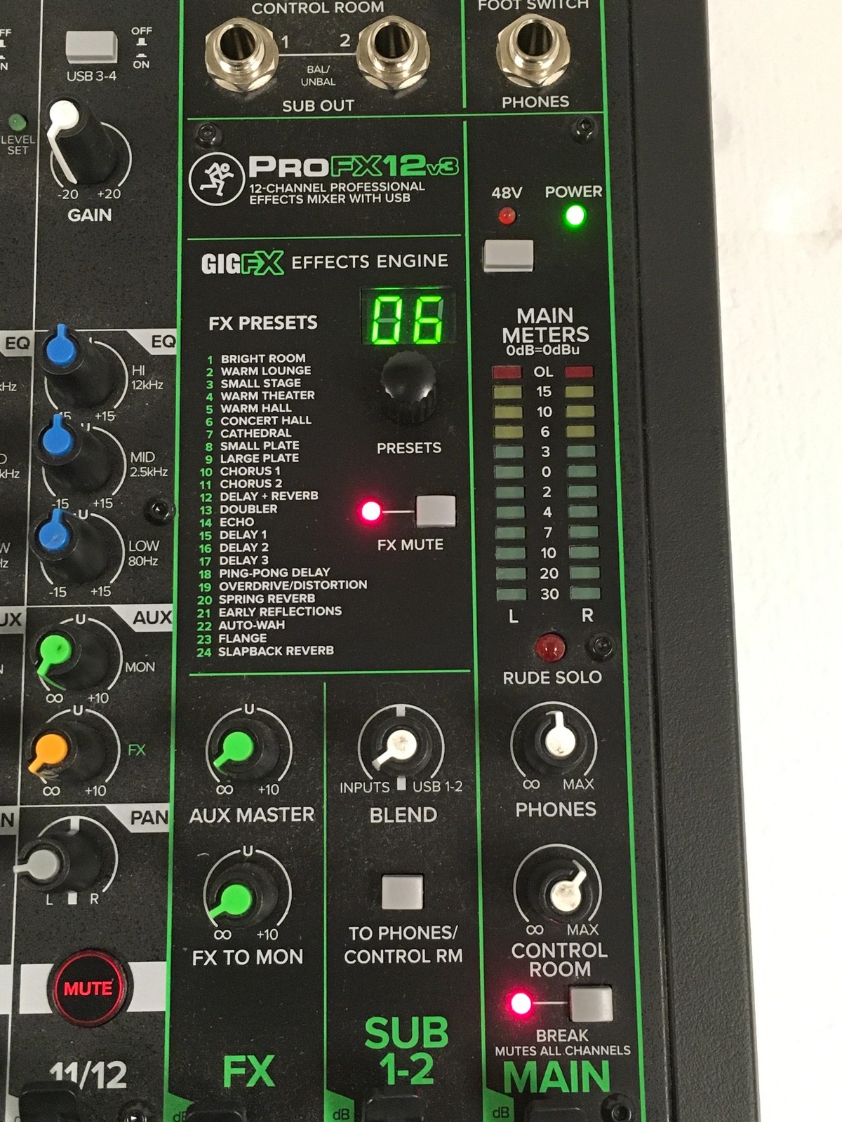 Mackie Pro FX12 V3 12-Channel Professional Effects Mixer with USB,Power Cord QTY