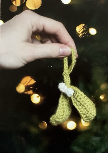 Toft Häkelanleitung Mistelzweig Christbaumschmuck