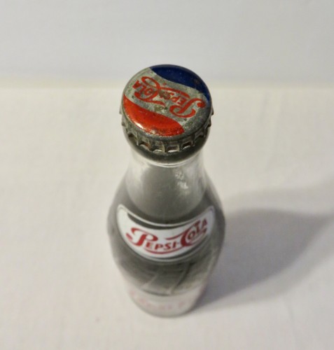 Vintage Red White Black Unopen Pepsi Single Dot Soda Bottle Santa Barbara, Cal - Imagen 3 de 6