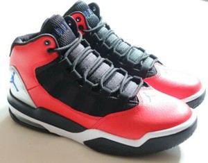 NIKE JORDAN MAX AURA (GS) BASKETBALL TRAINERS - RED AQ9214-600 BOYS GIRLS  UK4.5 | eBay