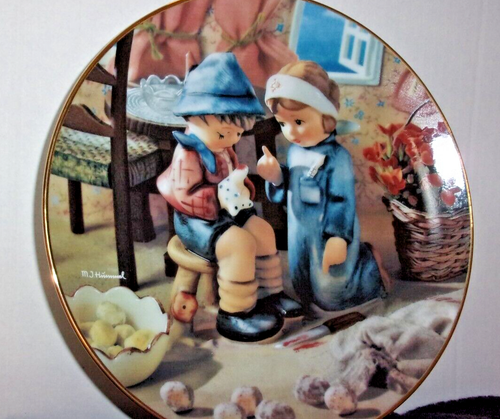 MI Hummel 1989 "Little Companions" Plate Danbury Mint "TENDER LOVING CARE" - Picture 1 of 2
