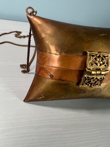 Brass Pillow Purse 1930s Two Tone with Chain Art Deco Collectable - Picture 6 of 13