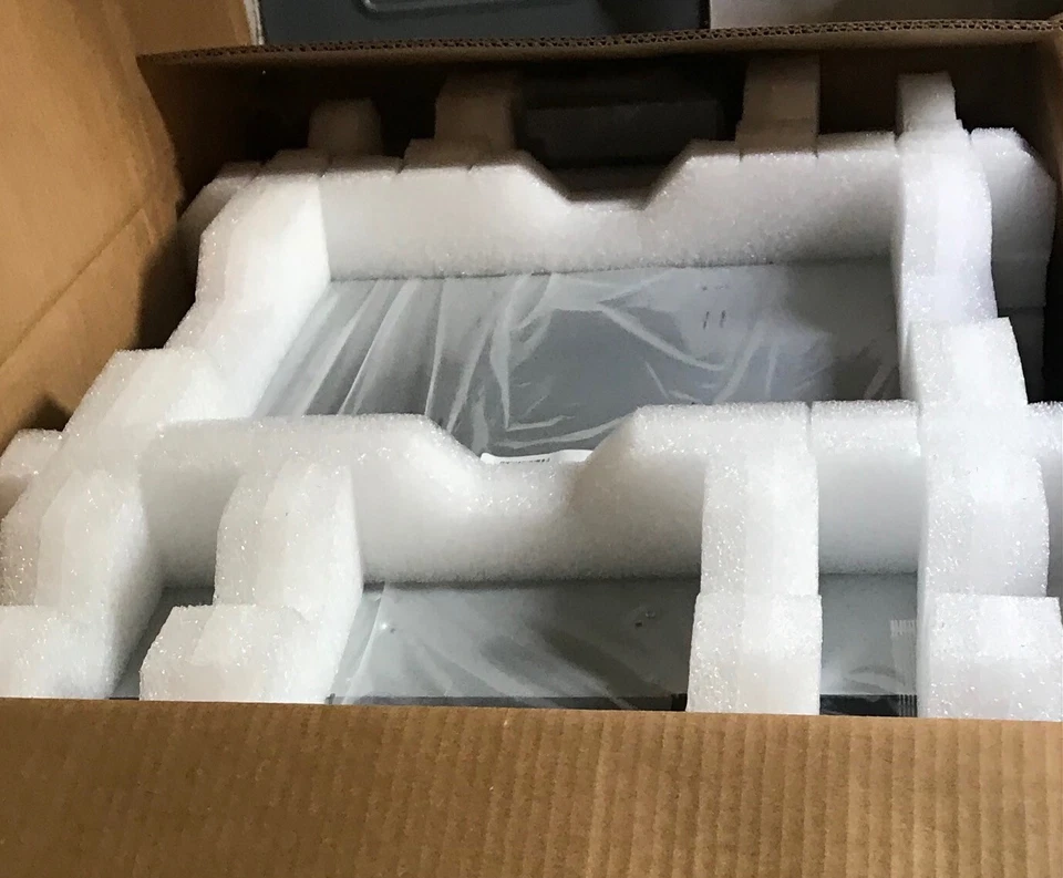 DELL 848V6/ V89R2 PV124T LTO5 SAS AUTOLOADER 2 MAGAZINES 16 SLOTS - Image 2 of 3