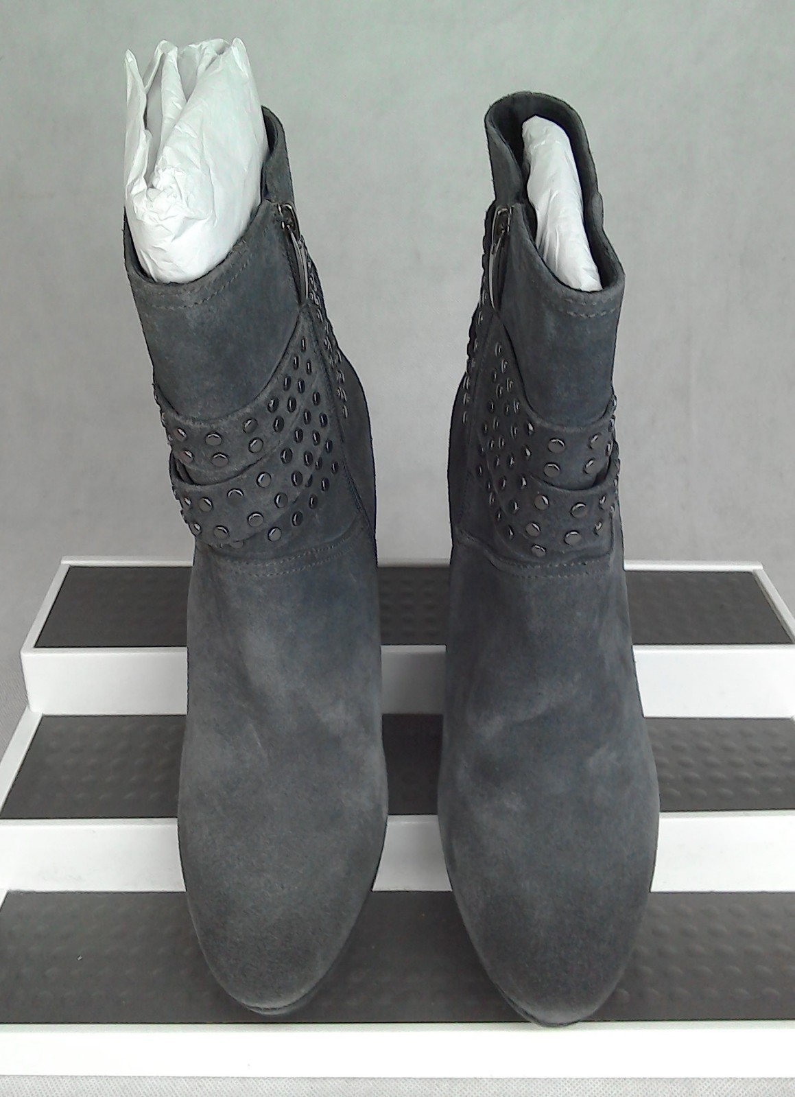 WW736D Mint Velvet Simone Grau Studded Strap Suede Ankle Stiefel, Größe 6/39 (D3) WW736D Mint Velvet Simone Grau Studded Strap Suede Ankle Stiefel, Größe 6/39 (D3)