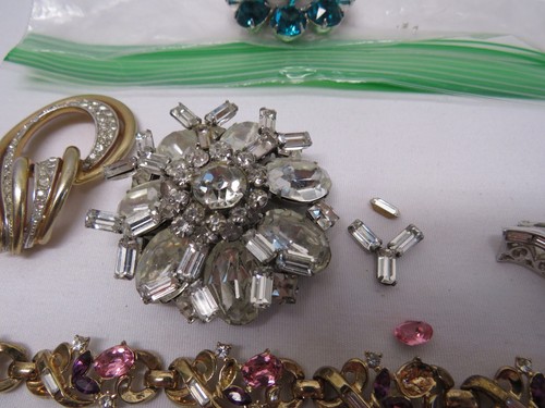 Vintage Costume Jewelry Lot Rhinestone Repair Repurpose Boucher Trifari Robert - Picture 9 of 24