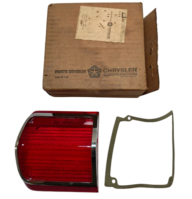 Lámpara trasera interior derecha Plymouth Fury III 1965 lente de luz con junta 2525524 nuevo en stock Foto 2 de 4