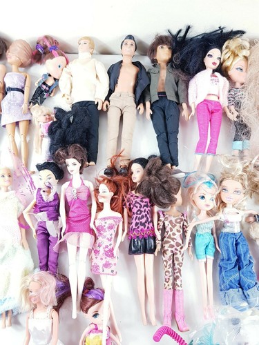 Huge Bundle. 82 Dolls,Accessories Excellent Condition - Picture 5 of 12