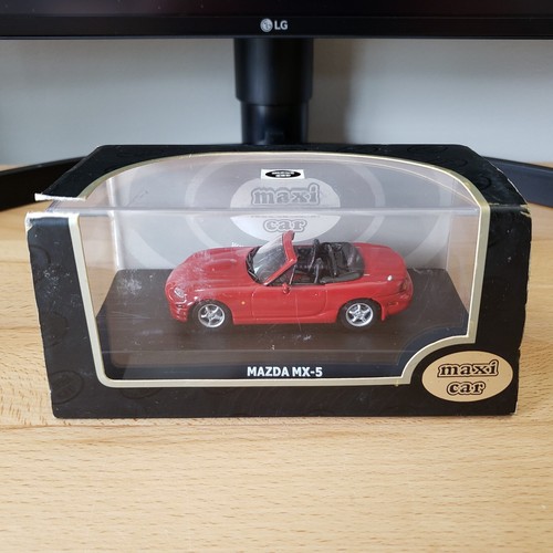 Maxi Car Mazda MX-5 Convertible Diecast 1:43 Red - Picture 12 of 14