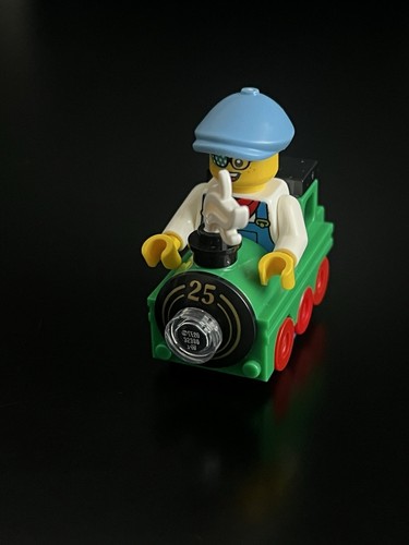 LEGO ~ Serie 25 Minifiguras Coleccionables 71045 ~ Minifigura Train Kid - Imagen 2 de 8