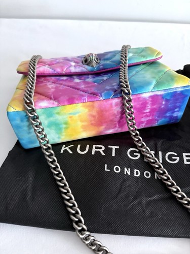 Bolso de hombro de cuero Kurt Geiger Kensington abstracto arco iris tie dye bolso pequeño - Imagen 8 de 16