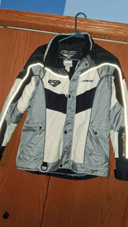 DULCE RARA Chaqueta de Carreras de Motos de Nieve FXR De Colección Para Hombres Mediana Negra Gris❄️🎿🔥🌨   Foto 3 de 4