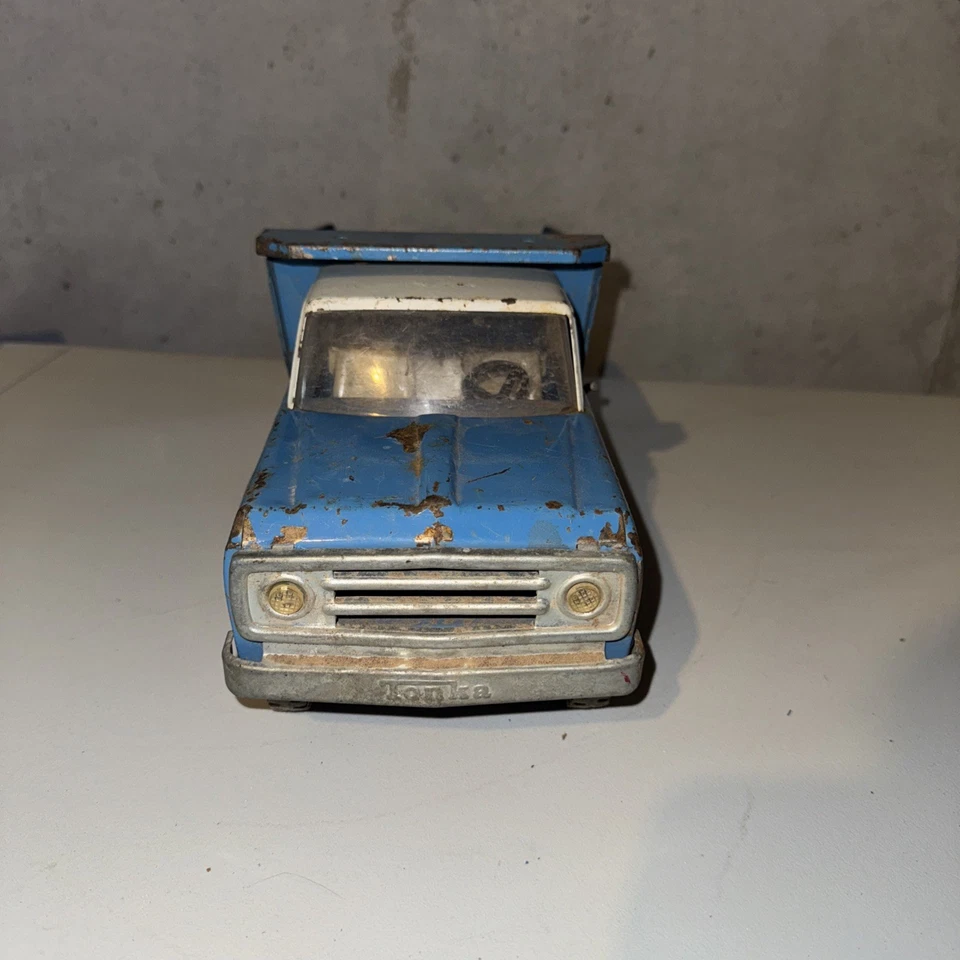 Camión de volteo hidráulico Tonka azul 13" años 60 funcionando vintage Foto 3 de 4