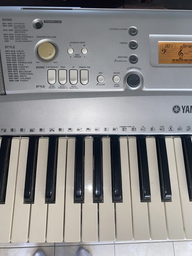 Yamaha YPT-300 61-Key Touch-Sensitive Keyboard Piano Synthesized - Picture 3 of 14