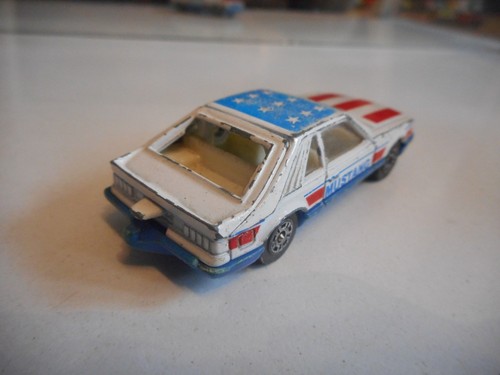 Corgi Ford Mustang Cobra in White - Picture 2 of 2