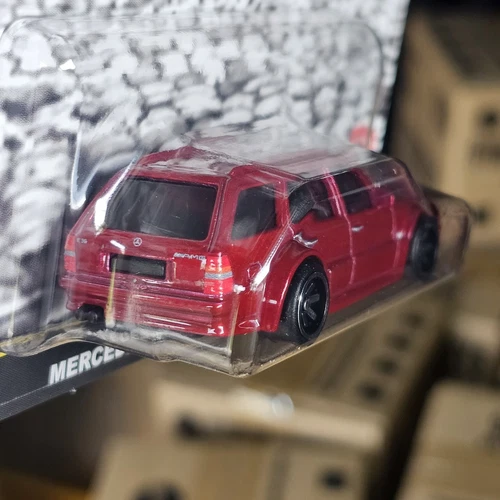 2025 HOT WHEELS PREMIUM MERCEDES-BENZ E 36 AMG WAGON FAST WAGONS 4/5 - Picture 4 of 5