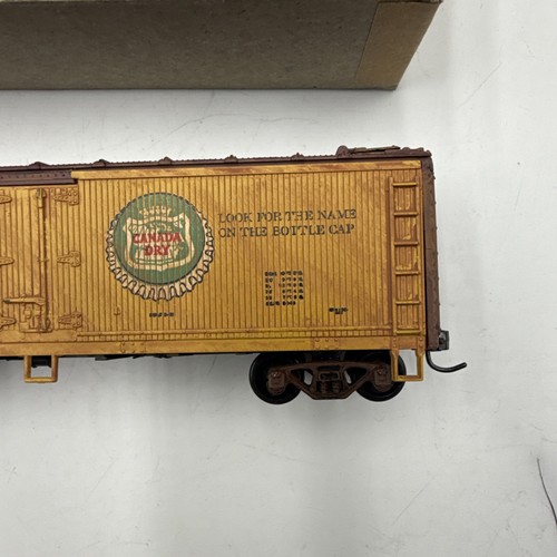 ATHEARN 5202 HO 40' CANADA DRY CUSTOM WEATHERED REFRIGERATOR CAR GARE #9105 - Picture 4 of 18