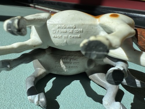 Vtg Funrise 1988 Pinto Mustang + Gray Arabian STALLION Horse Figure Farm Toy - Picture 7 of 13