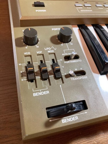 ROLAND SH-101 • ANALOG SYNTHESIZER • PARTS/REPAIR • VINTAGE 1980s - Picture 3 of 14