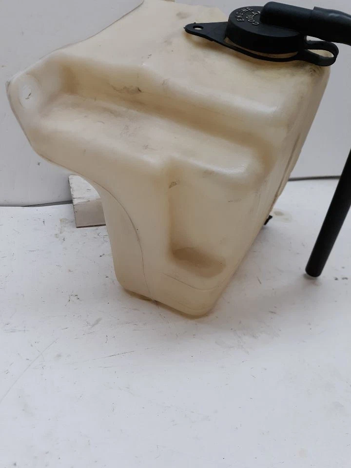 Coolant Reservoir Fits 92-02 CHEVROLET 3500 PICKUP 84431 - Imagem 4 de 4