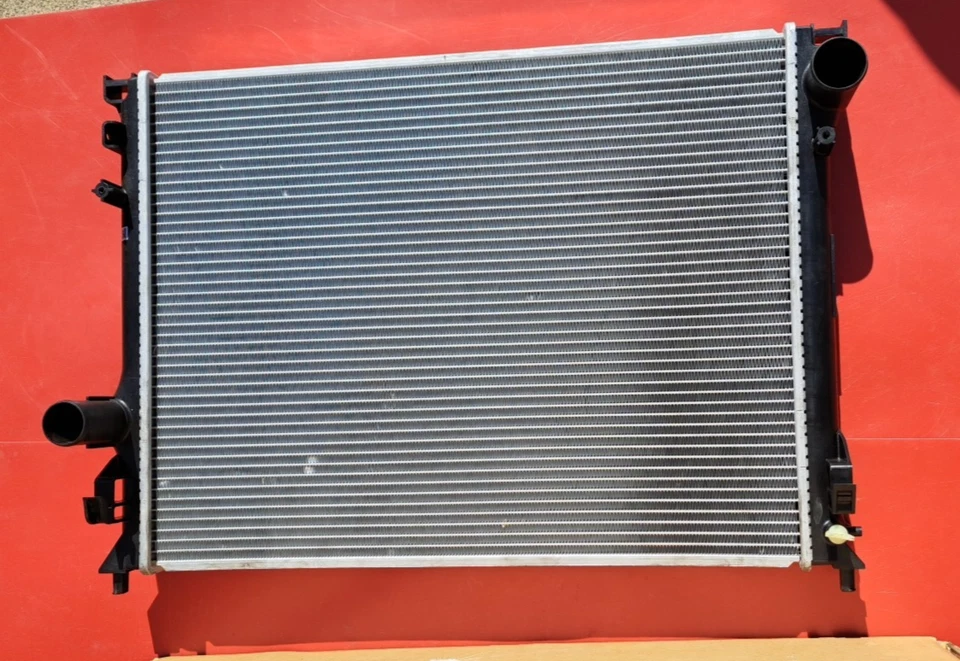 Радиатор Duralast B13157 Chrysler 300 Dodge Challenger SKU NO551864 - Изображение 2 из 4