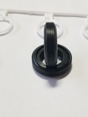 57 PNEUMATICI LARGHI WHITEWALL Chevy Bel Air 2DR berlina di Revell 1:25 model kit 1957 - Foto 5 di 15