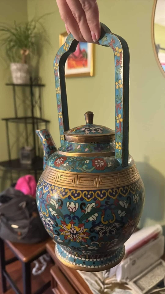 Antigua tetera china de latón con mango alto de cloisonné Foto 3 de 3
