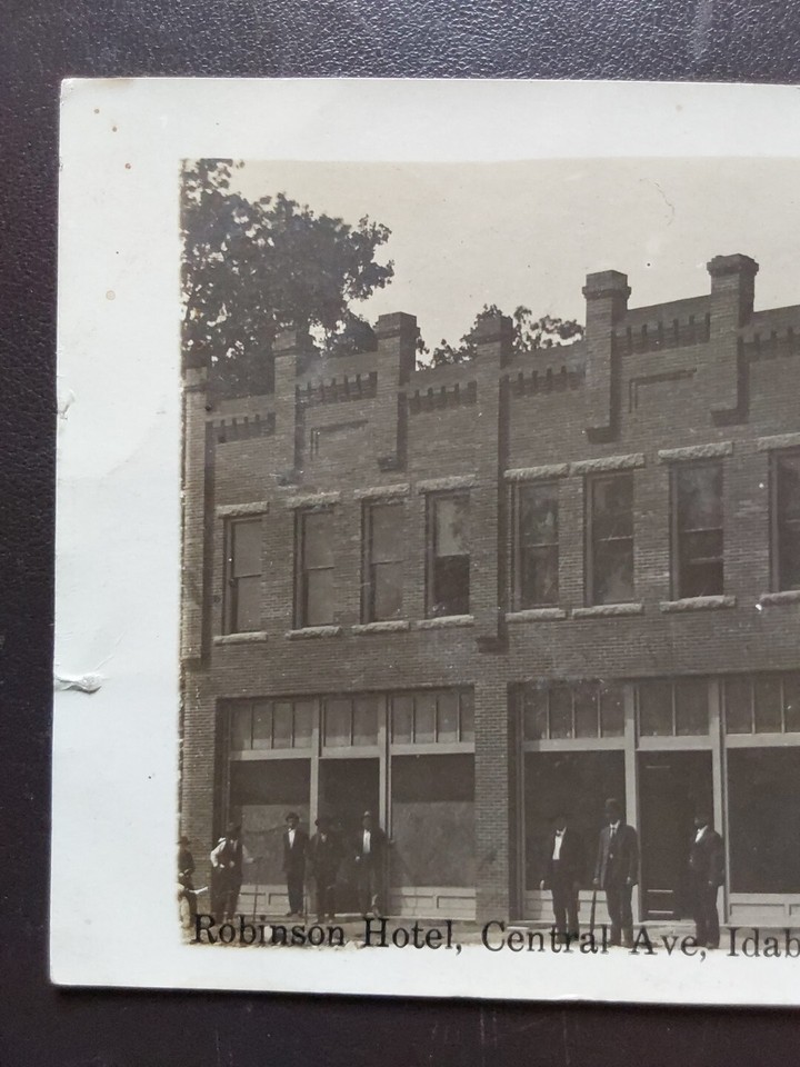 IDABEL, OK * ROBINSON HOTEL SCENE on CENTRAL AVENUE * POSTED c 1909