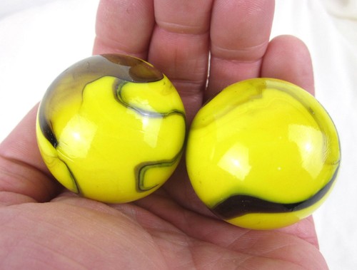2 MAMMOTHS 1 5/8" Bumble Bee Yellow Marbles glass Massive 42mm LARGE HUGE Swirl - Picture 3 of 5