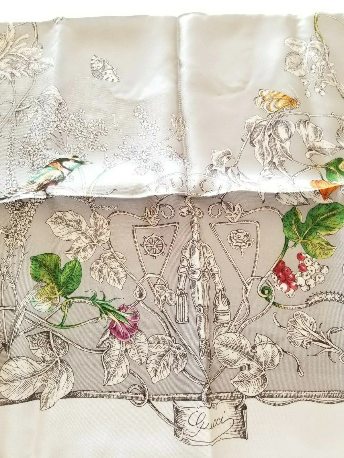 Foulard authentique Gucci multicolore Wonder Garden en sergé de soie argenté NEUF