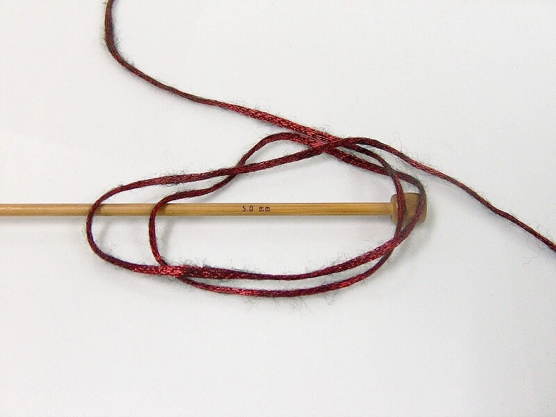 Glam Universe Ice #64585 Rojo Negro 100gr 250yd Brillante Hilo Difuso Foto 3 de 3